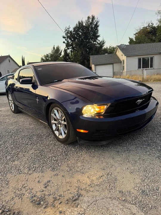 2011 Ford S197 Mustang - Image 2 of 10