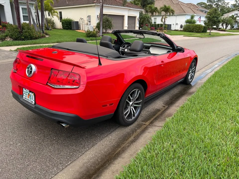 2011 Ford S197 Mustang - Image 6 of 8