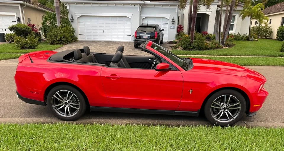 2011 Ford S197 Mustang - Image 2 of 8