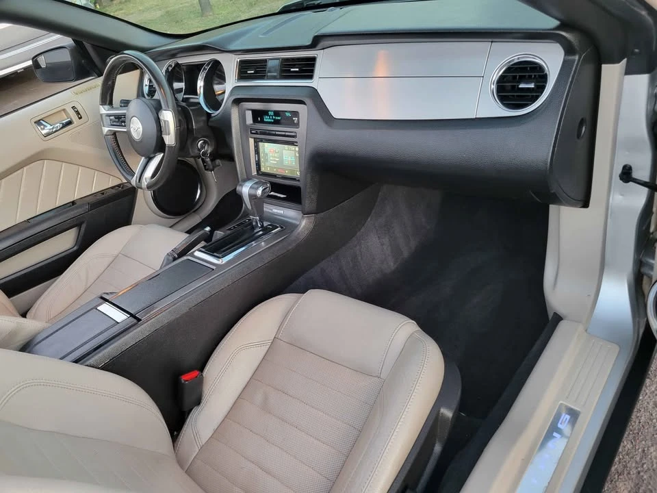 2011 Ford S197 Mustang - Image 15 of 20