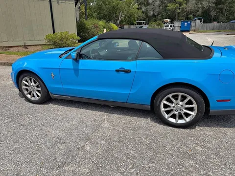 2011 Ford Mustang Convertible 2D