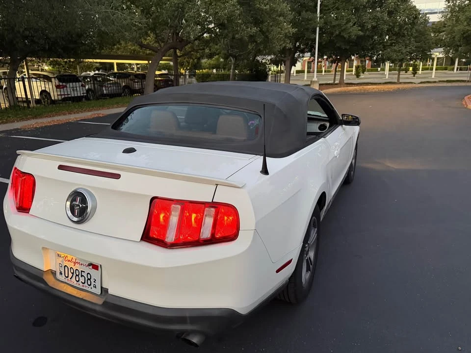 2011 Ford S197 Mustang - Image 16 of 17
