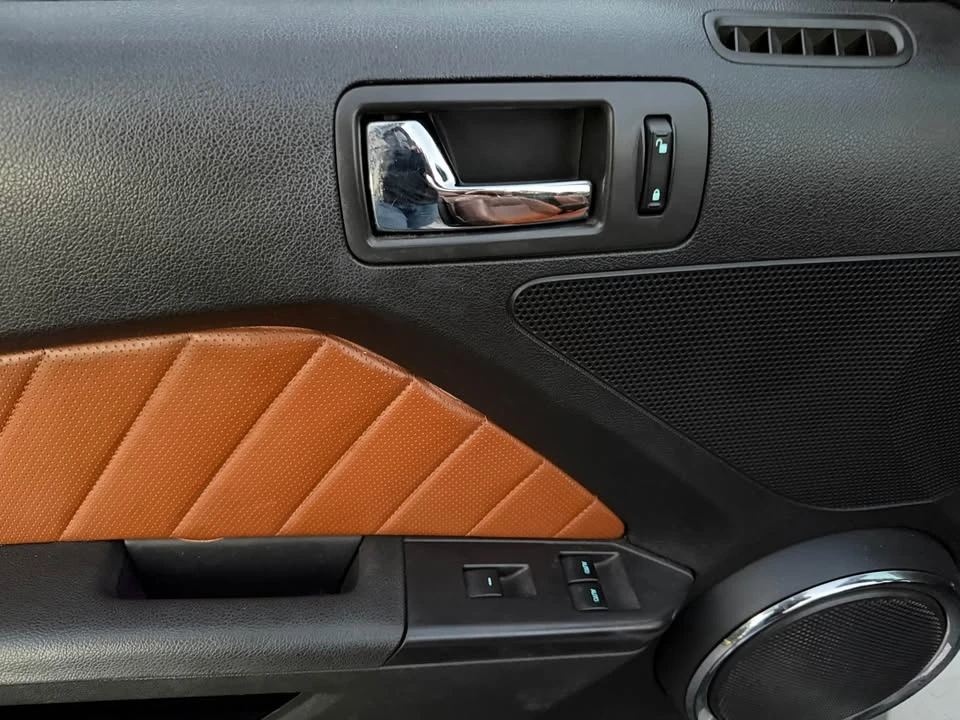 2011 Ford S197 Mustang - Image 9 of 17