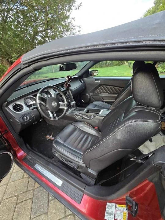 2011 Ford S197 Mustang - Image 2 of 4