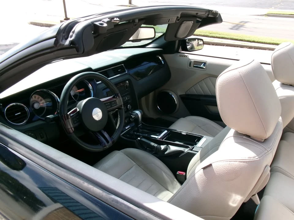 2011 Ford S197 Mustang - Image 14 of 17