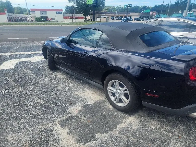 2011 Ford S197 Mustang - Image 8 of 15