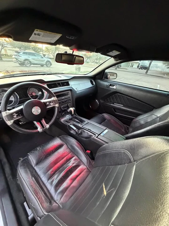 2011 Ford S197 Mustang - Image 11 of 17