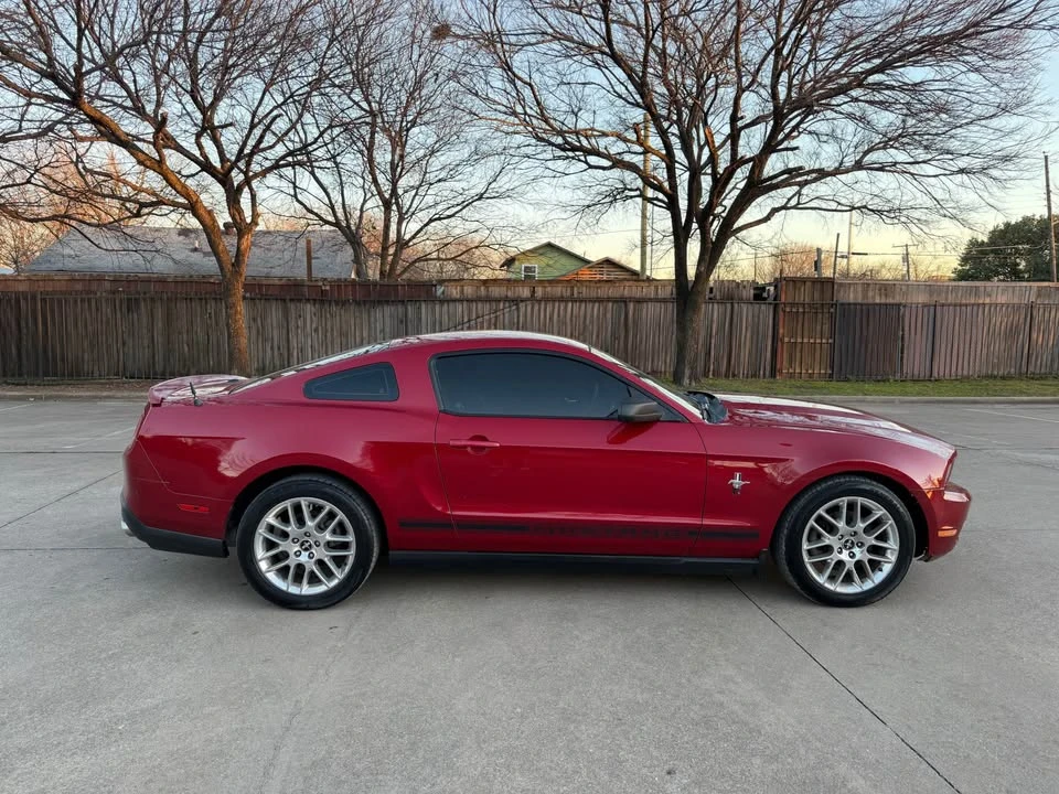 2011 Ford S197 Mustang - Image 2 of 17
