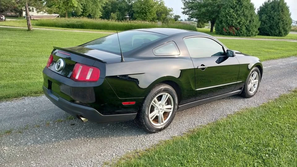 2011 Ford S197 Mustang - Image 3 of 8
