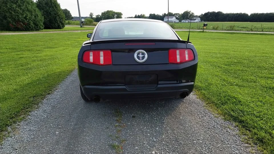 2011 Ford S197 Mustang - Image 2 of 8