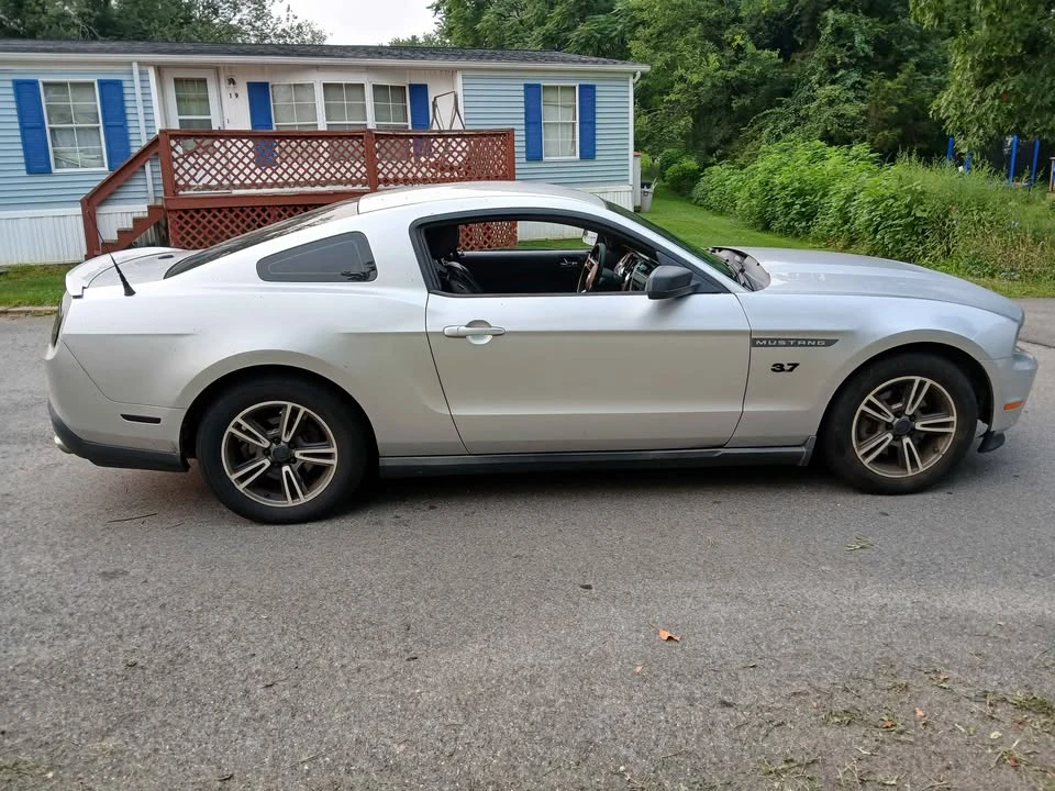 2011 Ford S197 Mustang - Image 2 of 13