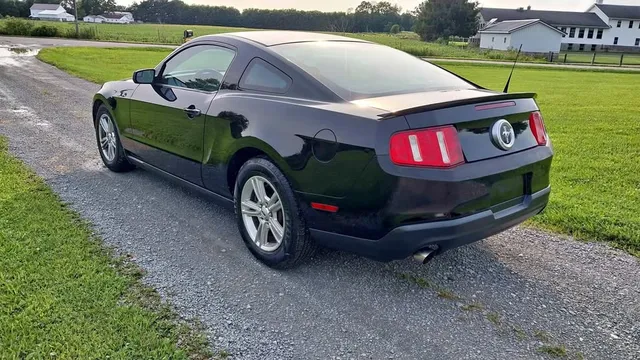 2011 Ford Mustang Coupe 2D