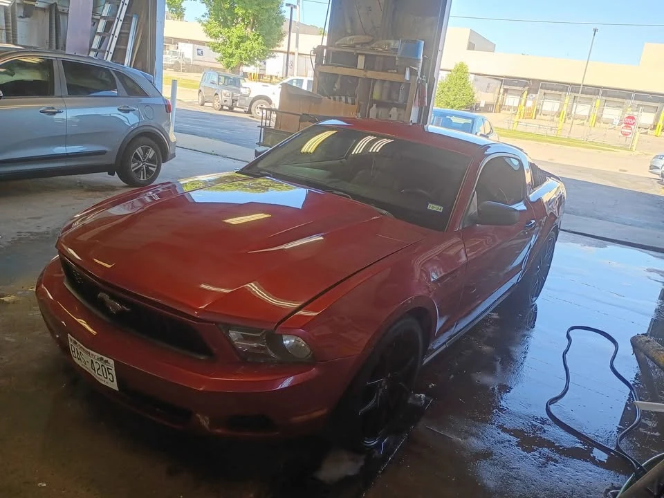 2011 Ford S197 Mustang - Image 2 of 10