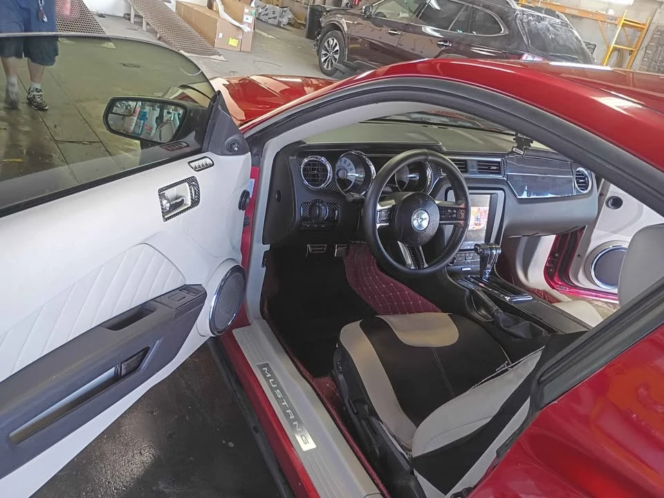 2011 Ford S197 Mustang - Image 6 of 10