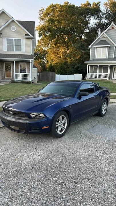 2011 Ford S197 Mustang - Image 2 of 3