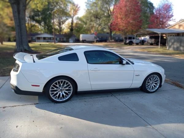 2011 Ford S197 Mustang - Image 2 of 7