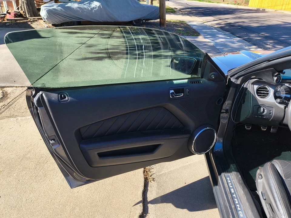 2011 Ford S197 Mustang - Image 15 of 21