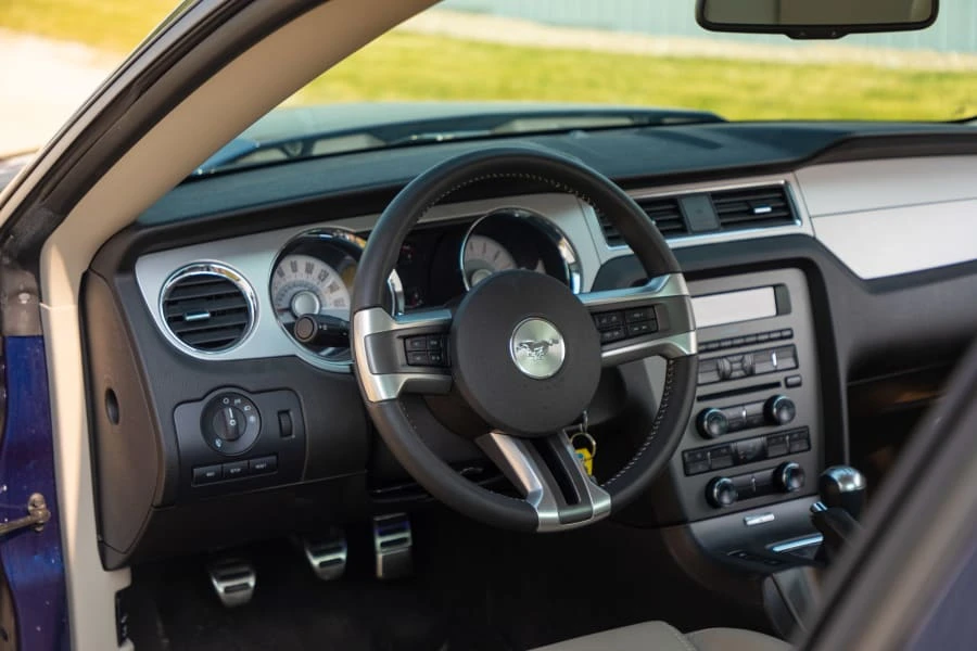 2011 Ford S197 Mustang - Image 11 of 16