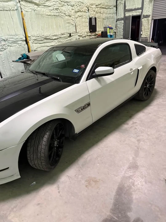 2011 Ford S197 Mustang - Image 2 of 5