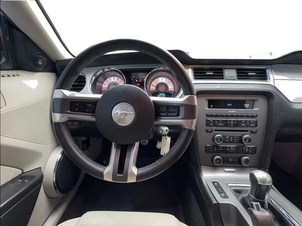 2011 Ford S197 Mustang - Image 28 of 31