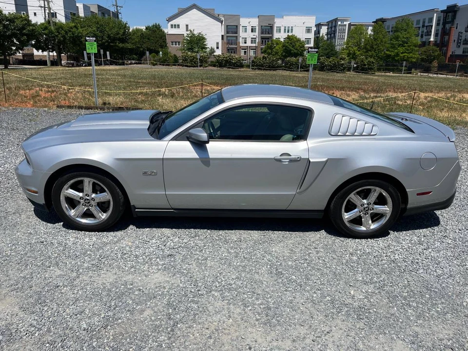 2011 Ford S197 Mustang - Image 2 of 12