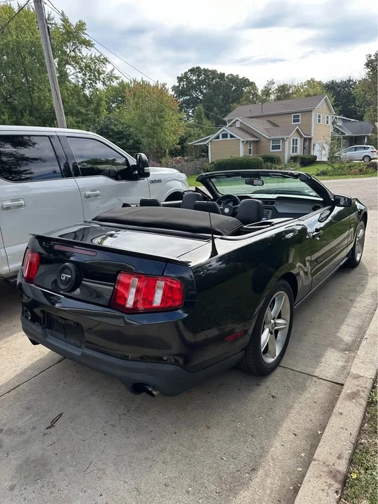 2011 Ford S197 Mustang - Image 8 of 9
