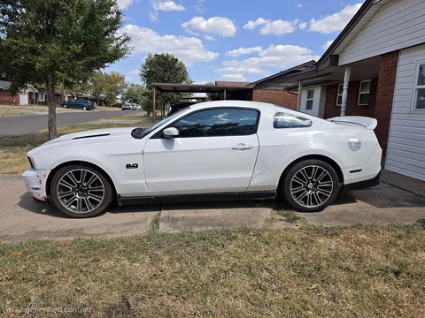 2011 Ford Mustang GT Premium Coupe 2D