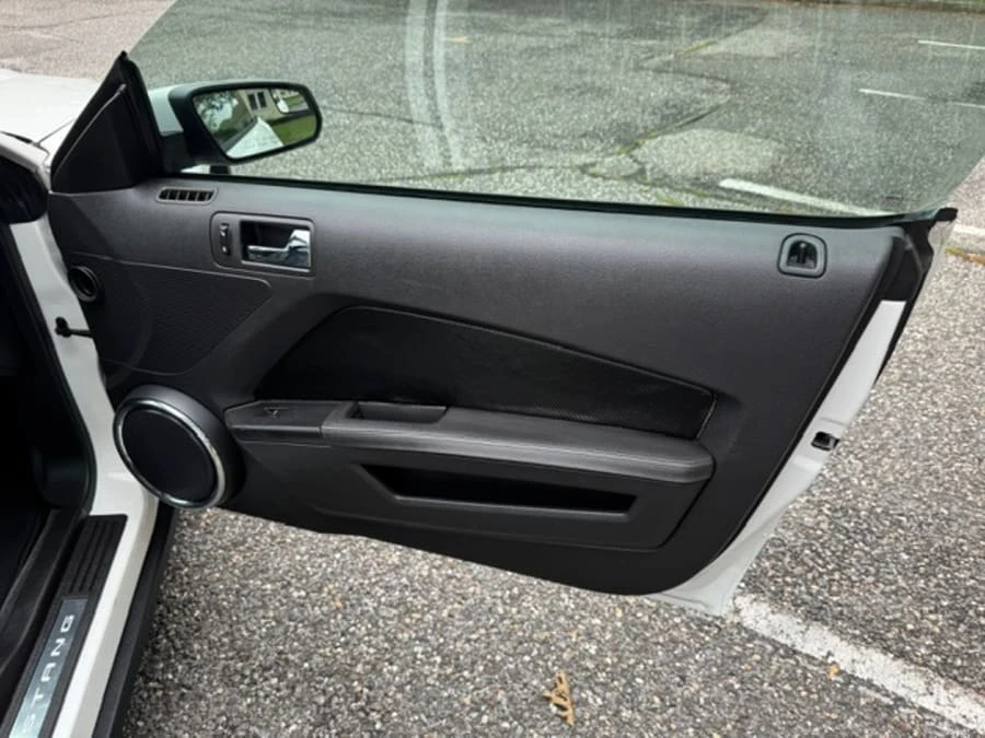2011 Ford S197 Mustang - Image 16 of 23