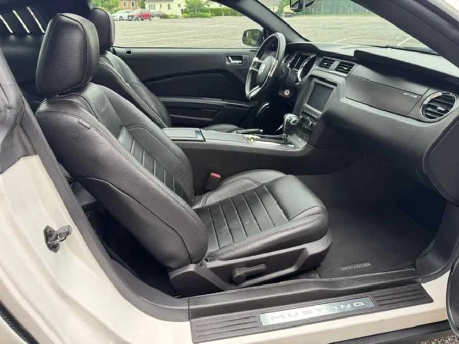 2011 Ford S197 Mustang - Image 13 of 23