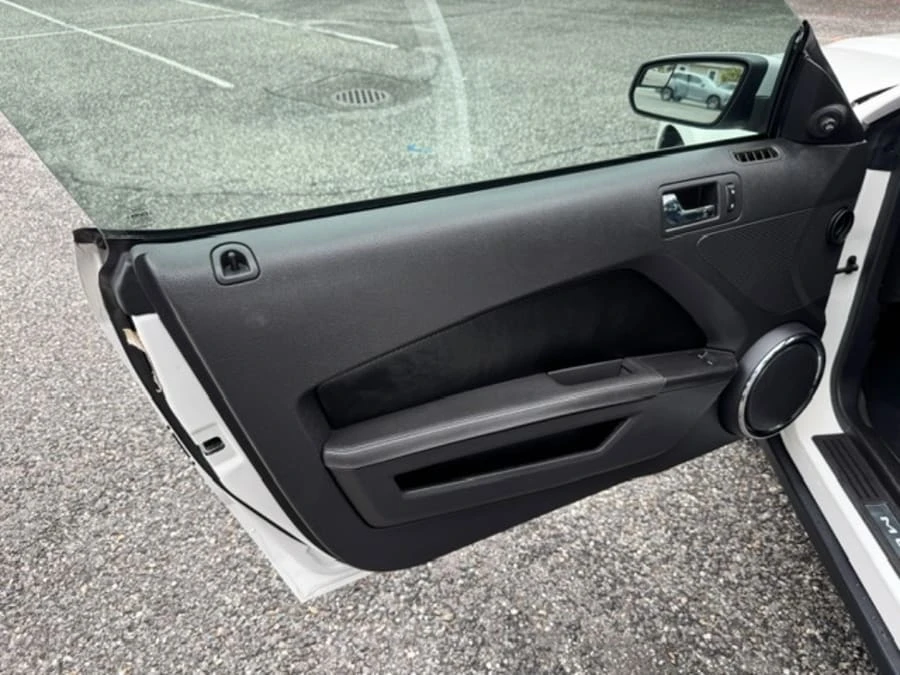 2011 Ford S197 Mustang - Image 15 of 23
