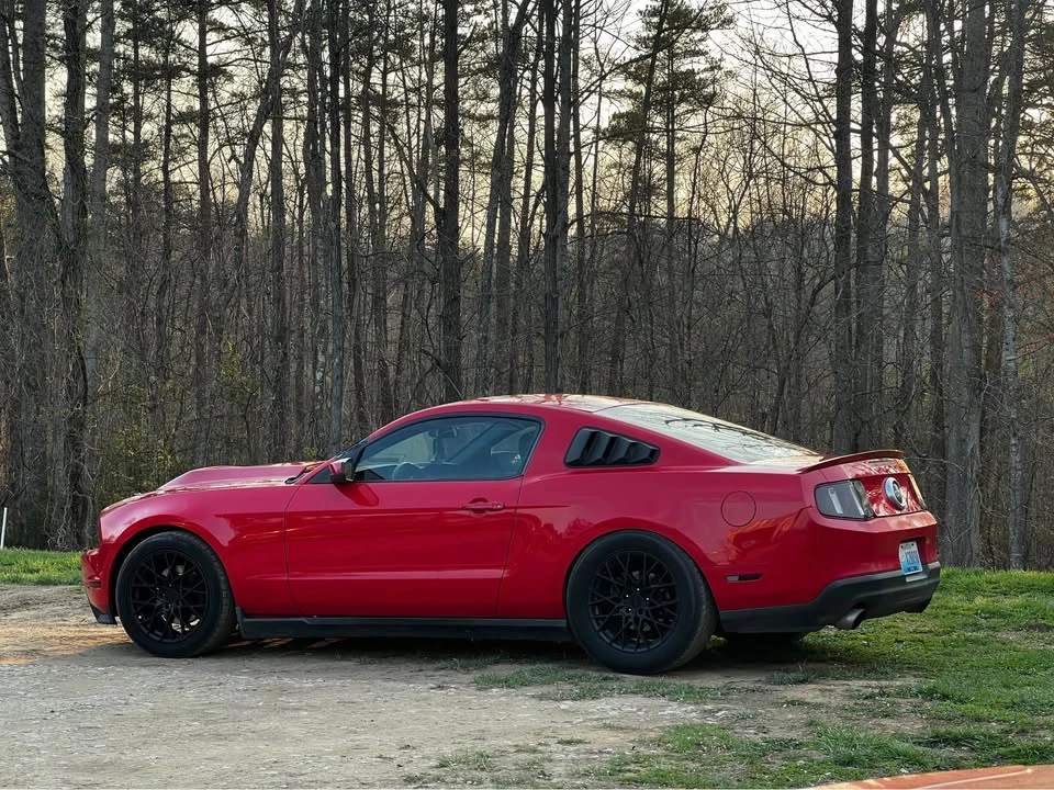 2011 Ford S197 Mustang - Image 2 of 2