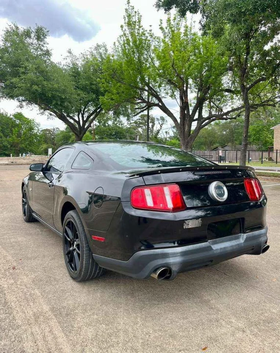 2011 Ford S197 Mustang - Image 2 of 8