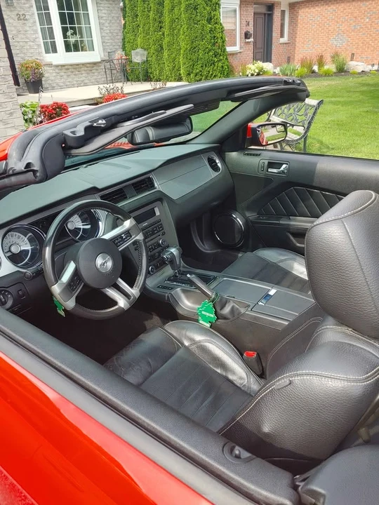 2011 Ford S197 Mustang - Image 2 of 4