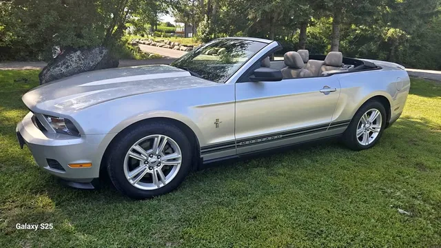 2011 Ford Mustang Convertible V6