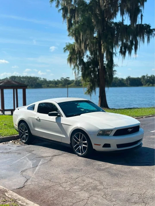 2011 Ford S197 Mustang - Image 2 of 8