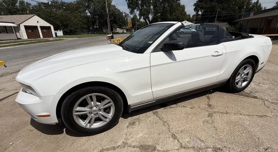 2011 Ford S197 Mustang - Image 2 of 14
