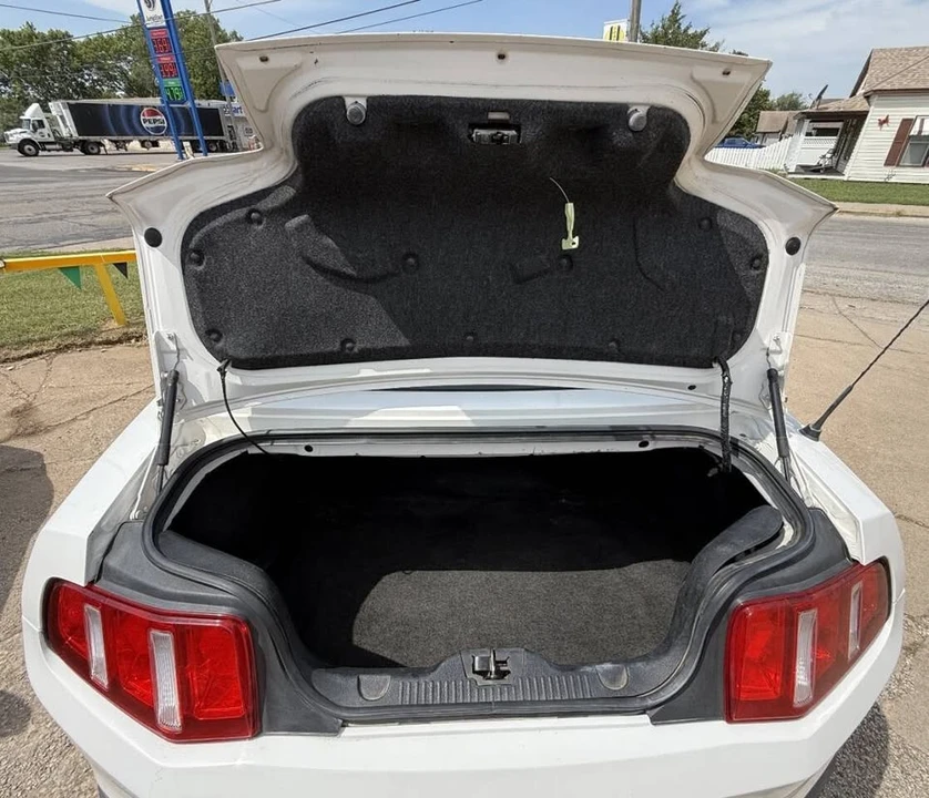 2011 Ford S197 Mustang - Image 13 of 14
