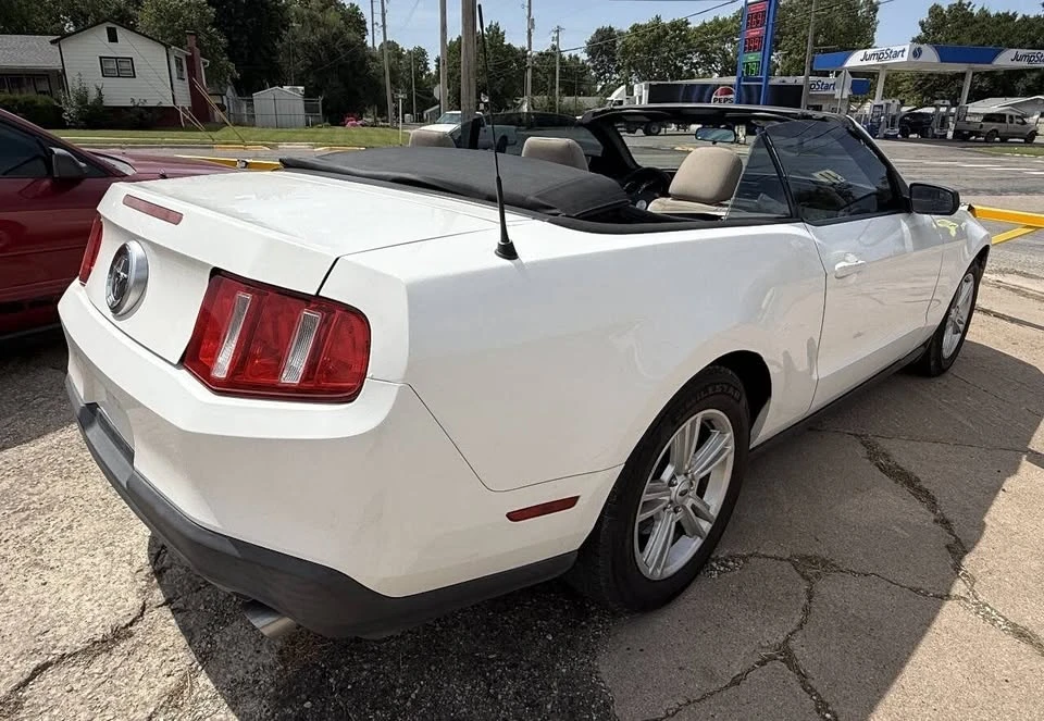 2011 Ford S197 Mustang - Image 5 of 14