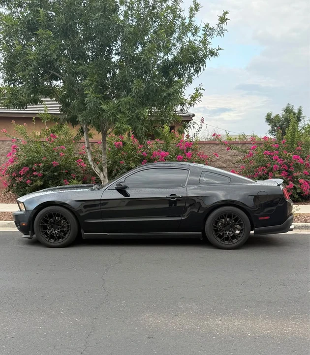 2011 Ford S197 Mustang - Image 2 of 10