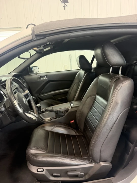 2011 Ford S197 Mustang - Image 8 of 10