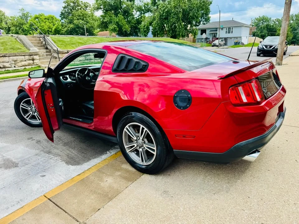2011 Ford S197 Mustang - Image 3 of 13