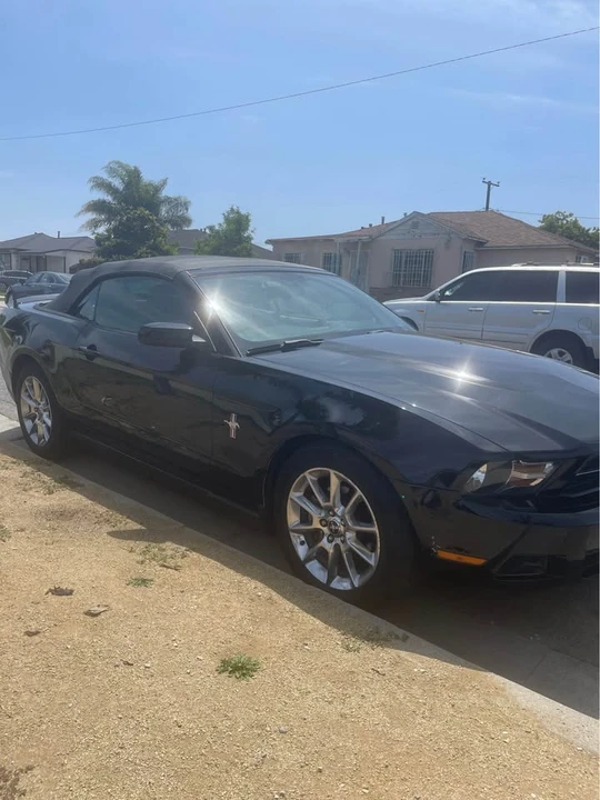 2011 Ford S197 Mustang - Image 2 of 5