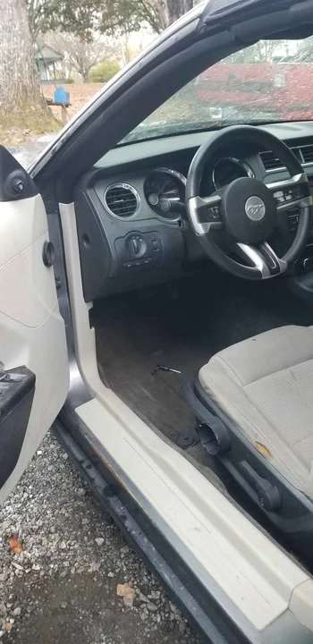 2011 Ford S197 Mustang - Image 8 of 9