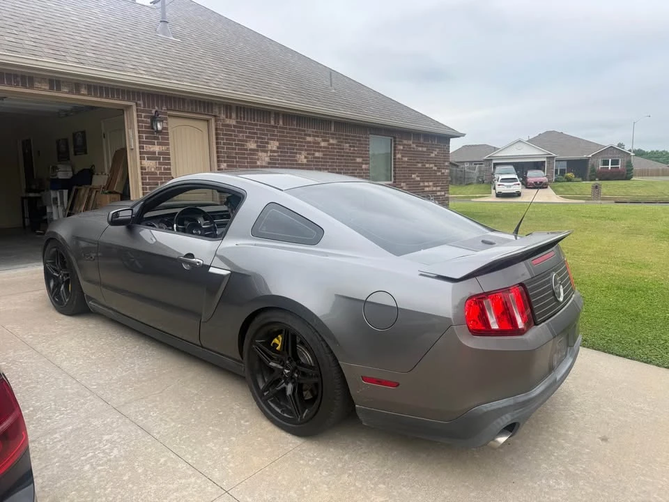 2011 Ford S197 Mustang - Image 2 of 6