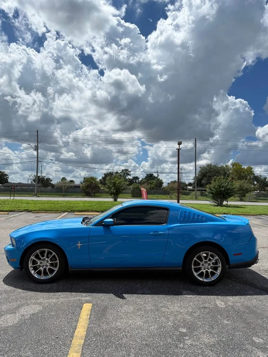 2011 Ford S197 Mustang - Image 2 of 10