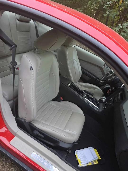 2011 Ford S197 Mustang - Image 2 of 6