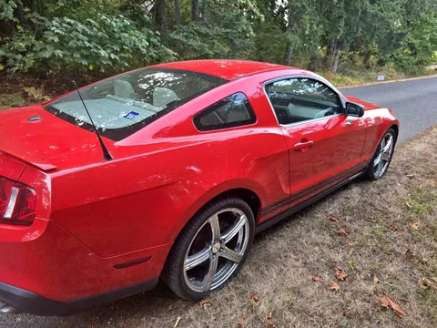 2011 Ford Mustang Premium Coupe