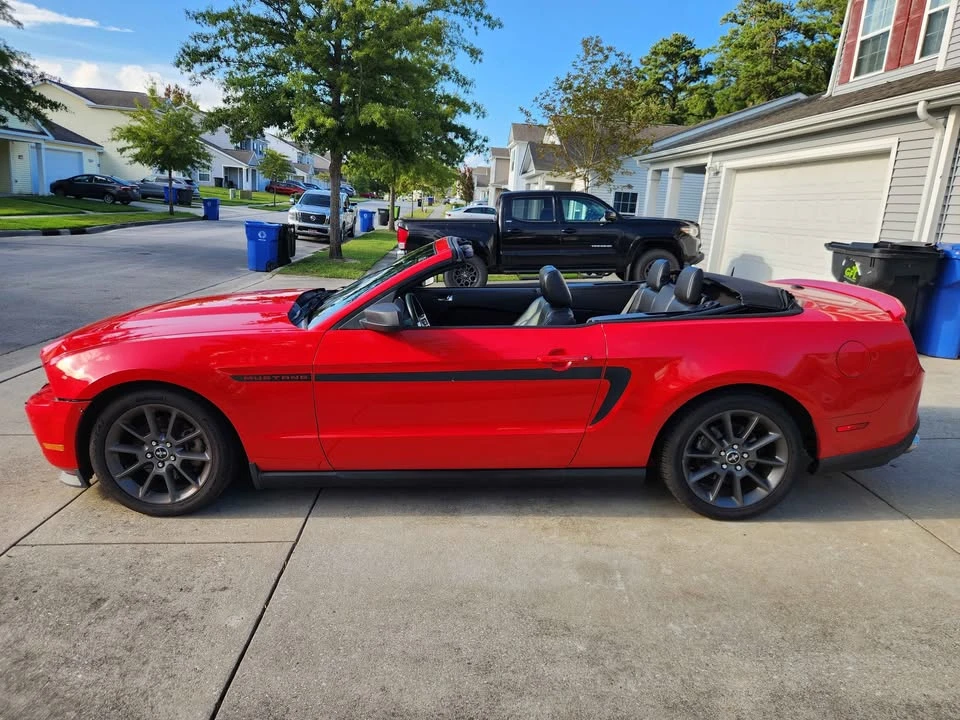 2011 Ford S197 Mustang - Image 2 of 11