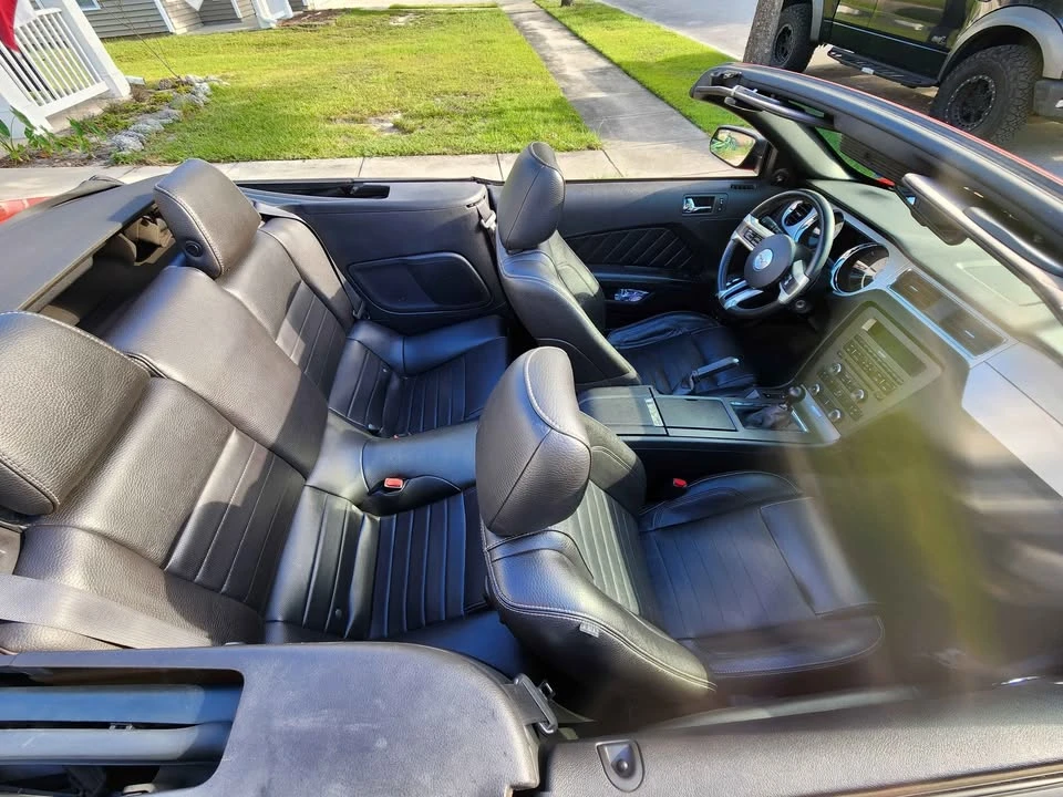 2011 Ford S197 Mustang - Image 10 of 11