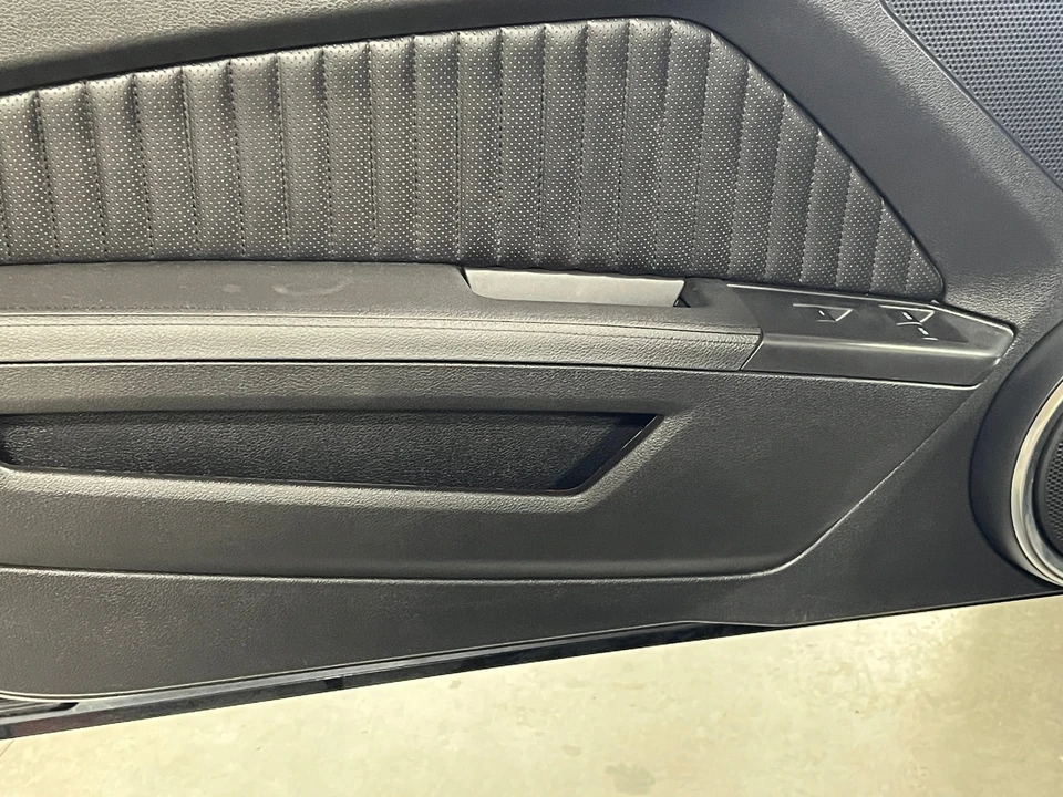 2011 Ford S197 Mustang - Image 18 of 31
